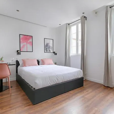 Urbanflat 210 - Beautiful In The Center Of *